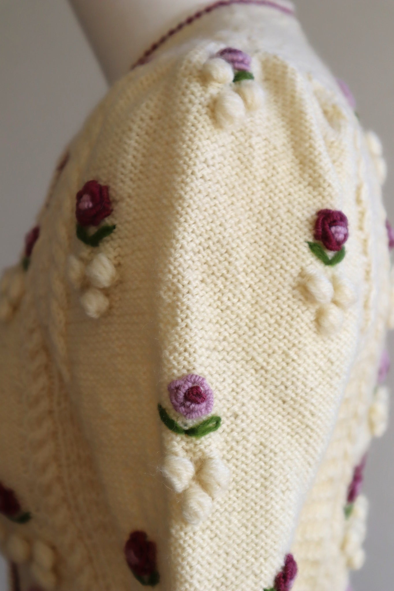 80s Beautiful Purple Flower Embroidery Cream Austrian Cardigan