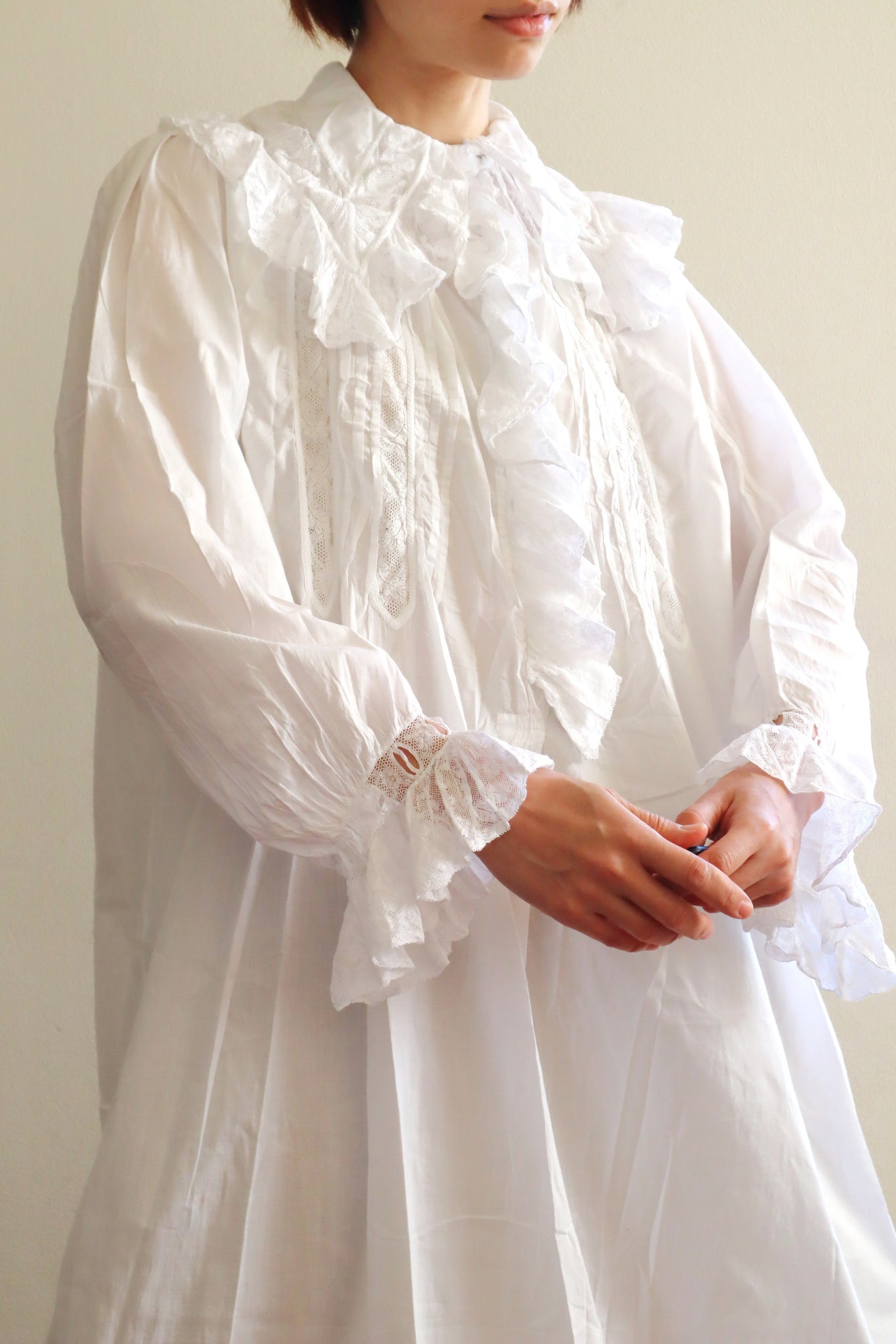 1900年代手縫いのアンティークドレス