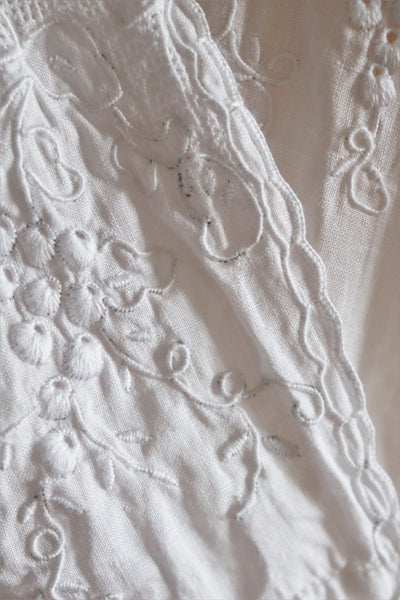 1940s Beautiful Crisp Embroidered Nightgown