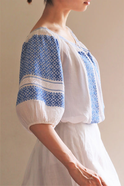 1940s Blue Embroidered Short Sleeves Romanian Blouse