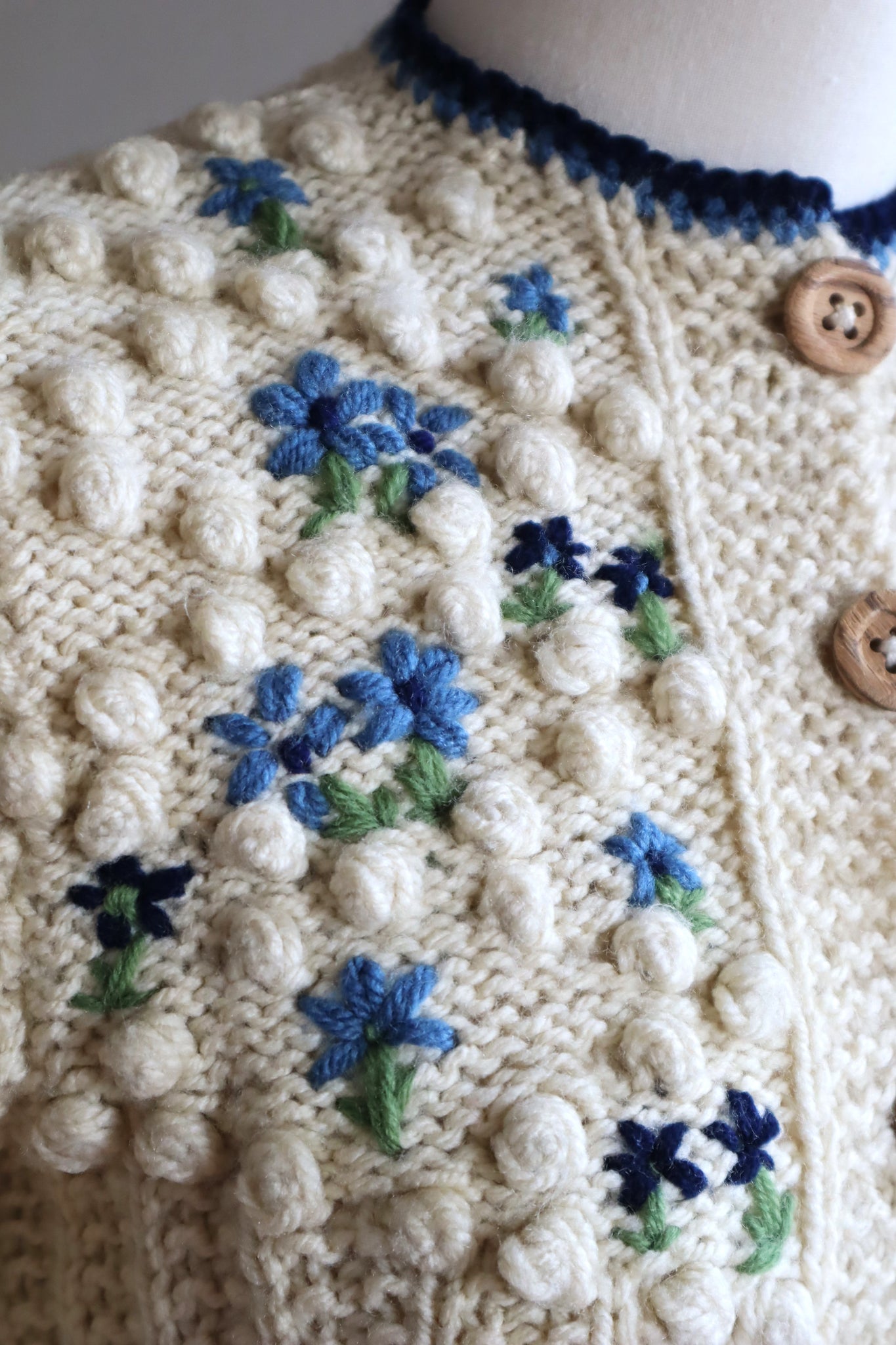 80s Beige Blue Flower Embroidery Austrian Cardigan