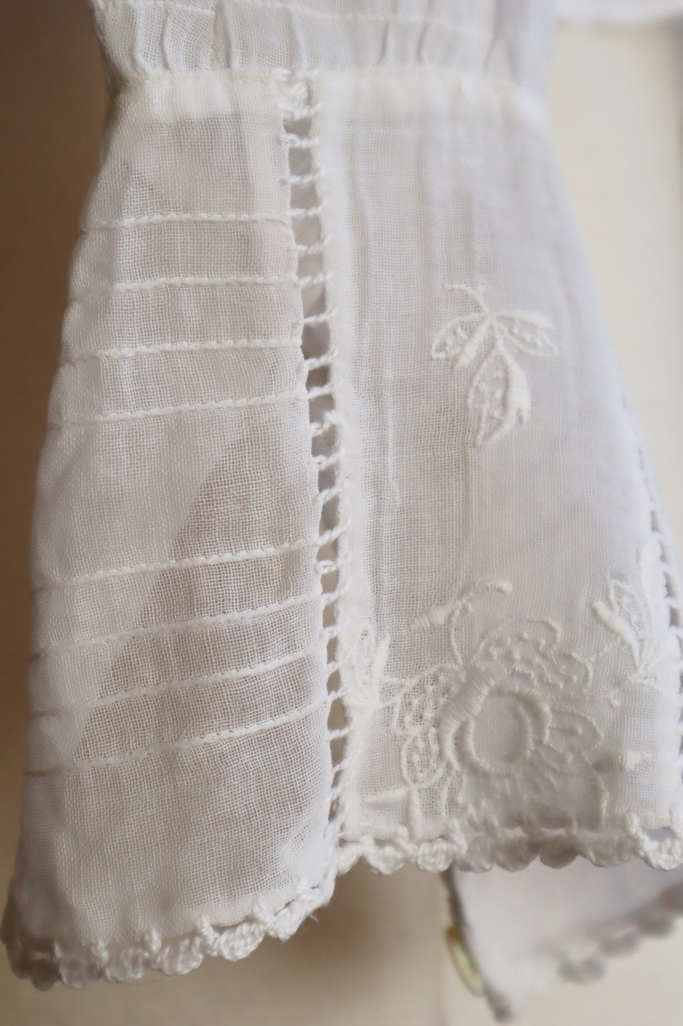 1910s Edwardian White Lawn Cotton Embroidery and Filet Lace Blouse