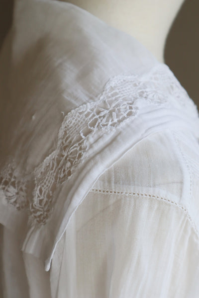 1910s White Embroidered Muslin Cotton Blouse