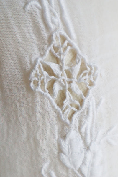 1910s White Embroidered Muslin Cotton Blouse