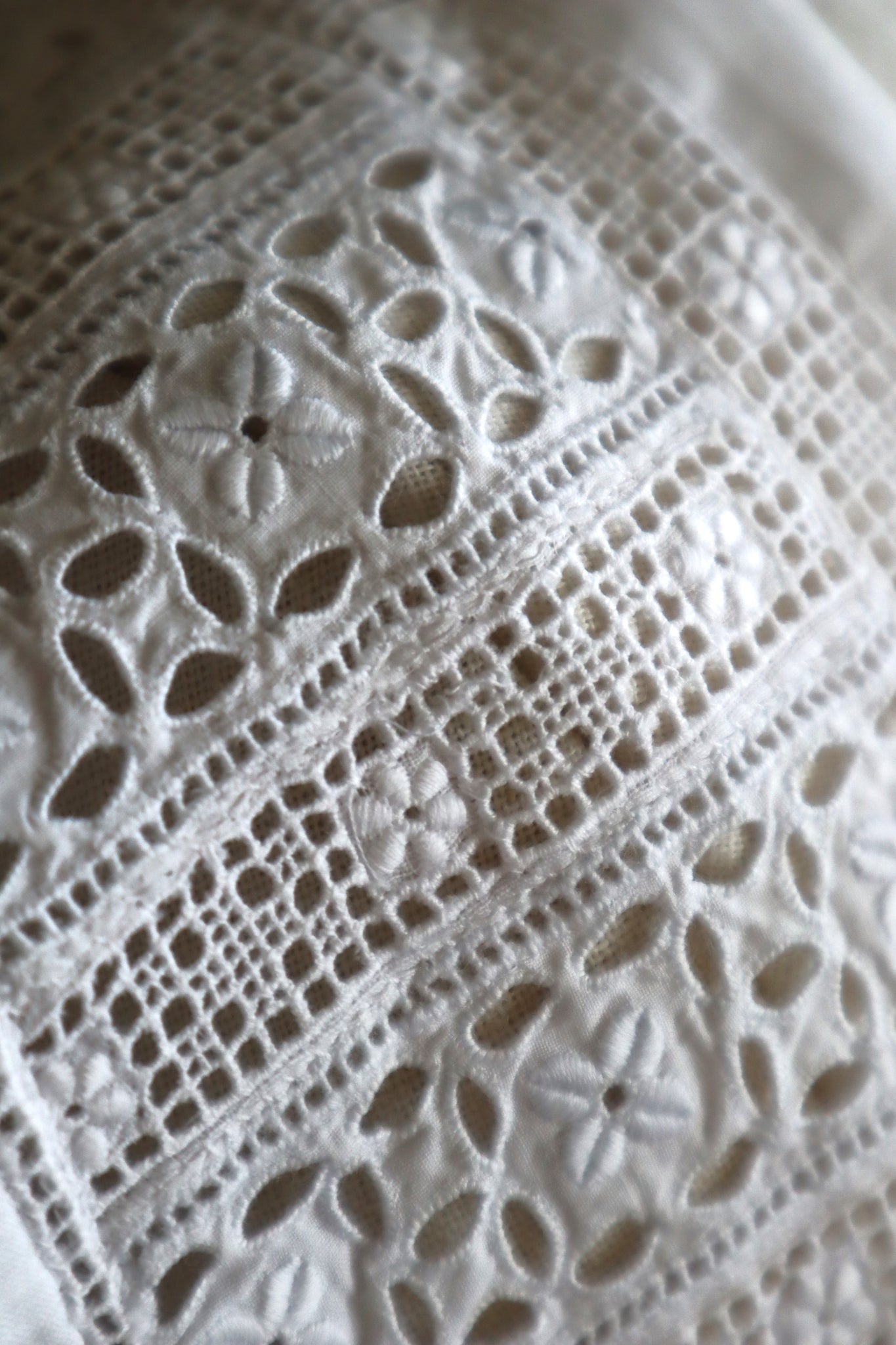 1920s~1930s Hand Sewn Cut Work Lace Corset Cover Size L