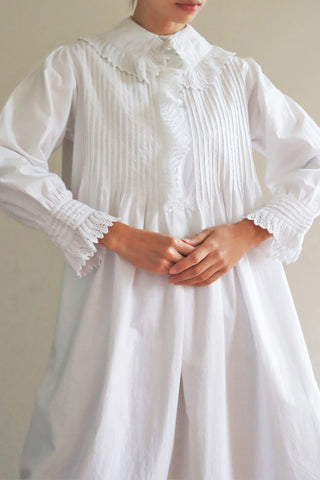 1900s Crochet Lace Big Collar Beautiful Tuck Design White Cotton Long Dress Size M