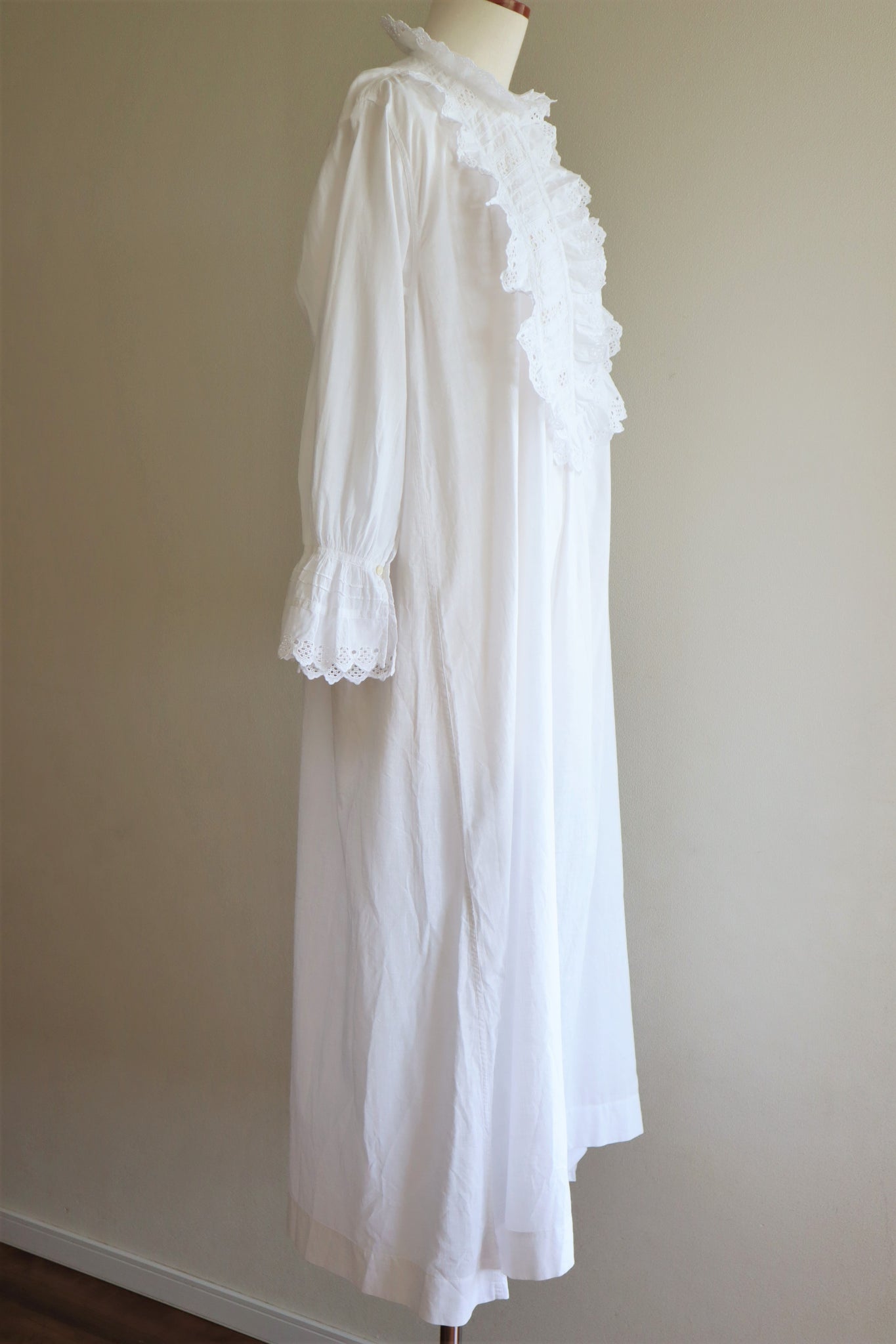 1920s Ruffled Collar Embroidered White Cotton Dress