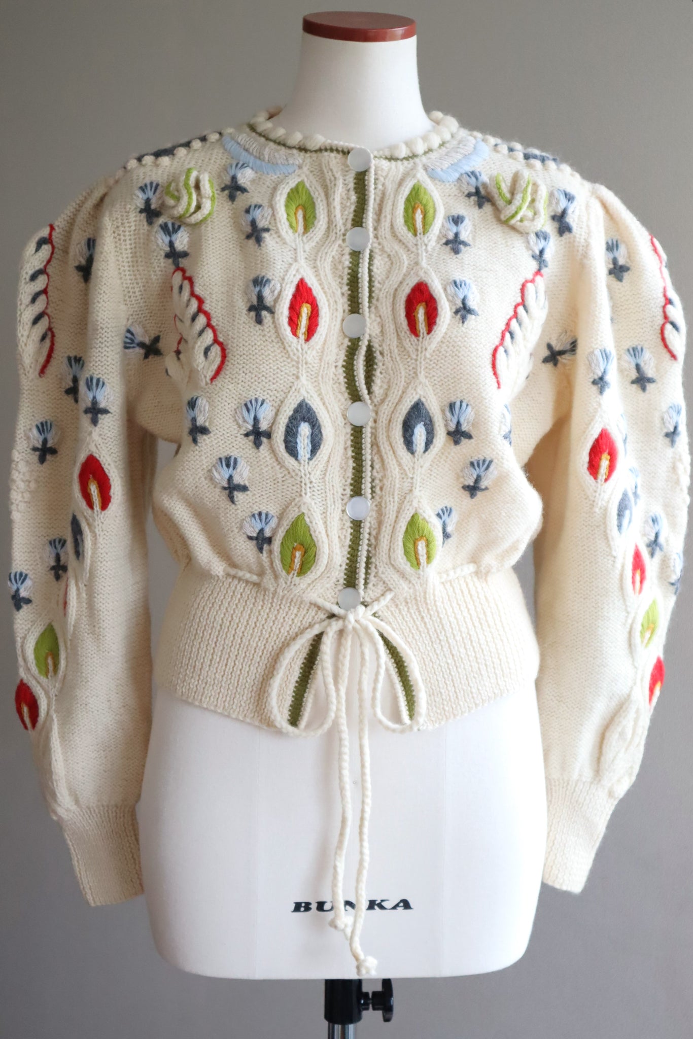 80s Beautiful Leaf Embroidery Bavarian Cardigan