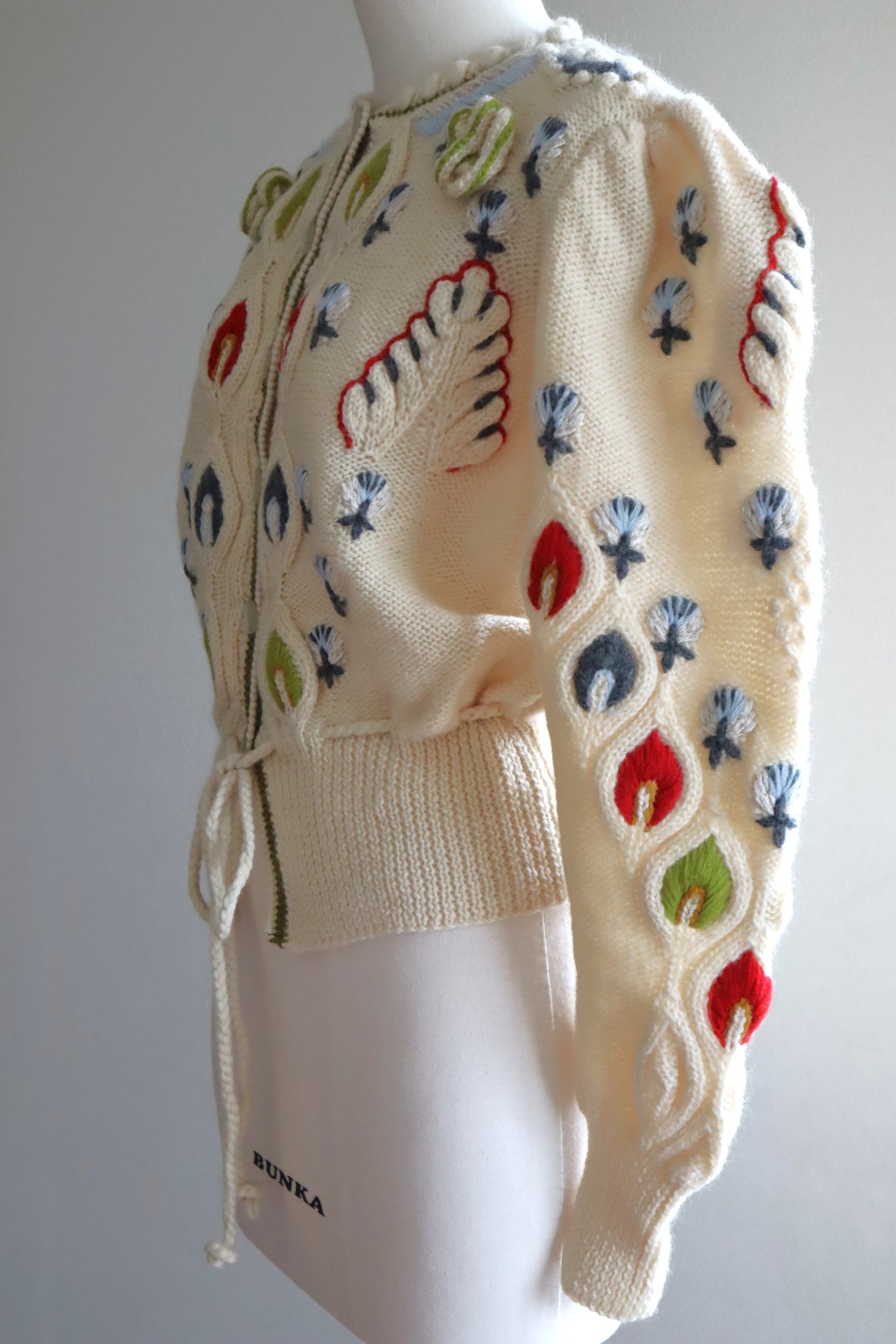 80s Beautiful Leaf Embroidery Bavarian Cardigan