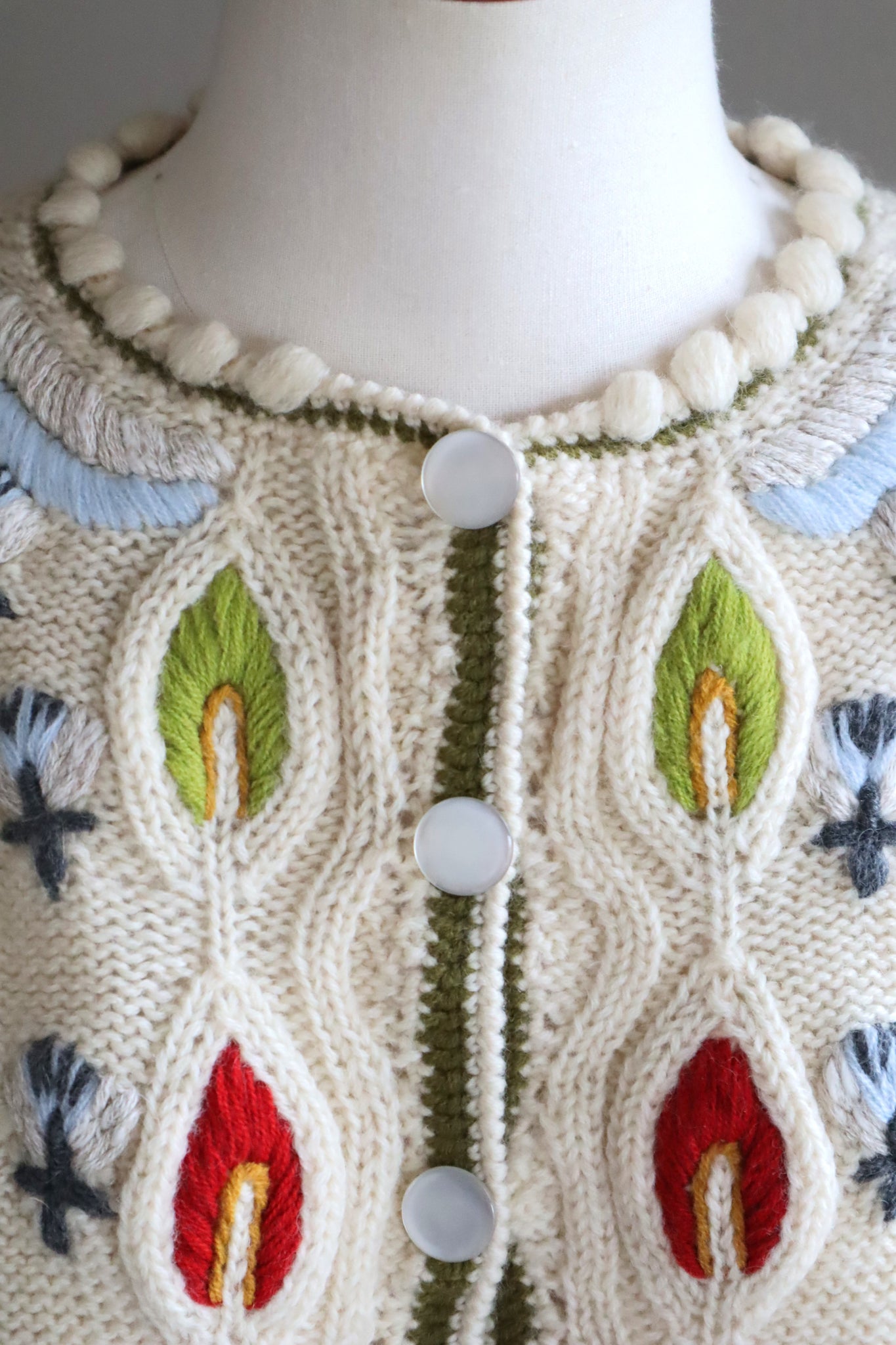 80s Beautiful Leaf Embroidery Bavarian Cardigan