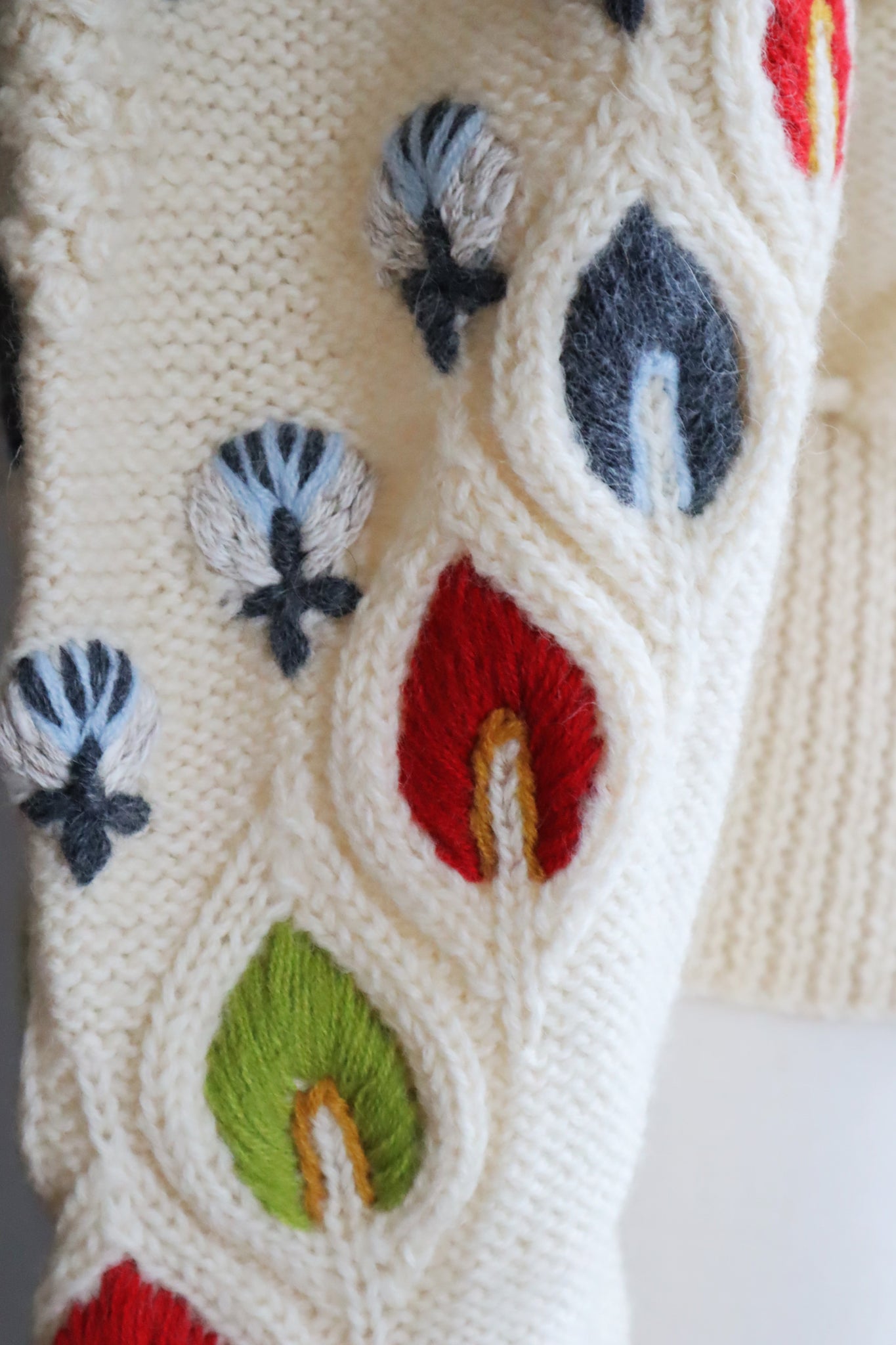 80s Beautiful Leaf Embroidery Bavarian Cardigan