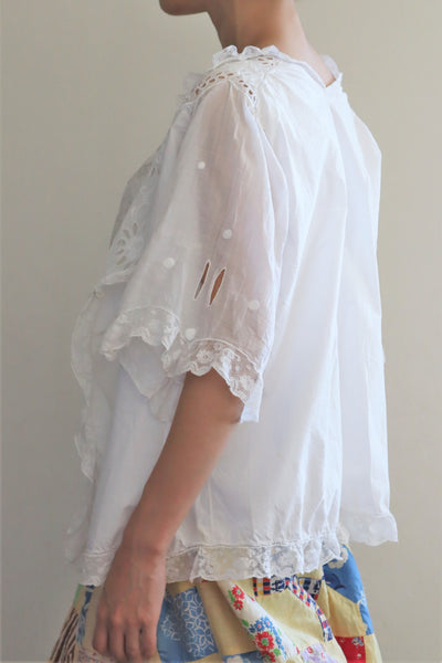 1900s Edwardian Big Flower Cutout Lace White Cotton Bed Jacket